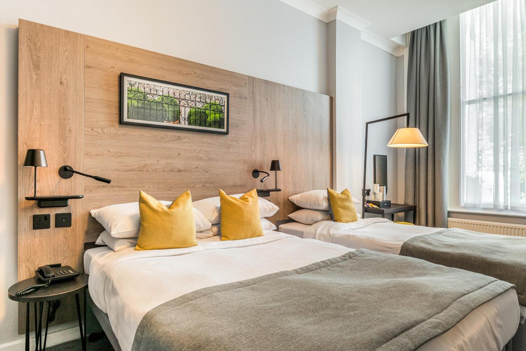 Princes Square London Room photo